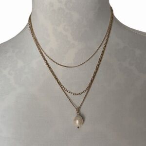 Banana Republic Layered Gold Tone Necklace w/ Pearl Pendant – Elegant Classic